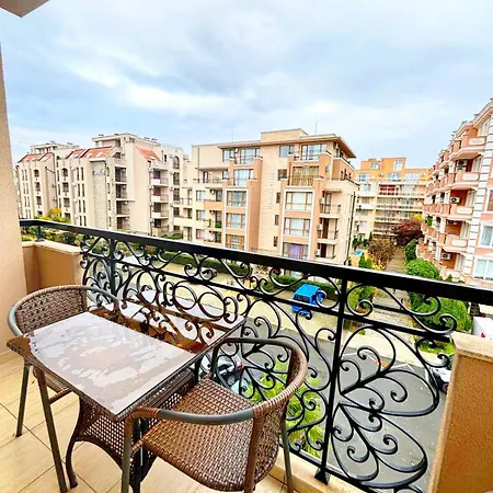Dawn Park Deluxe 3 Floor ساني بيتش